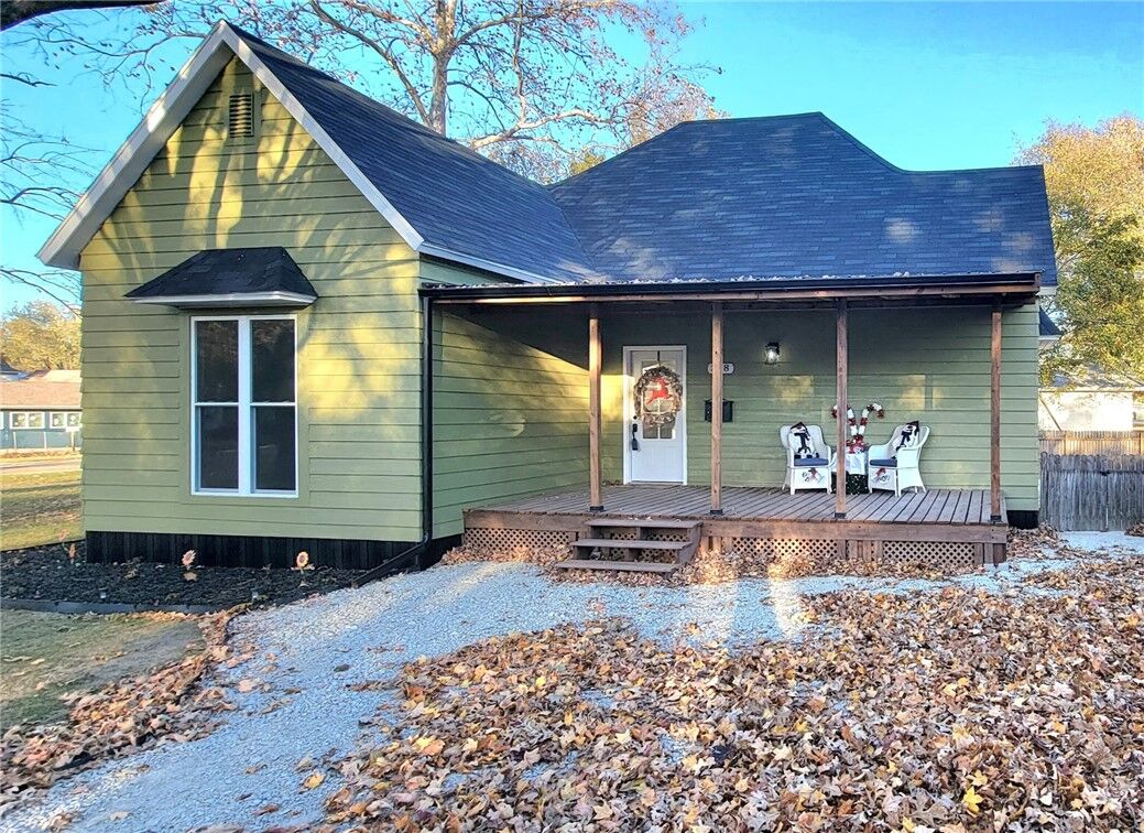 Property Photo: 318 N Chestnut Street IL 61957