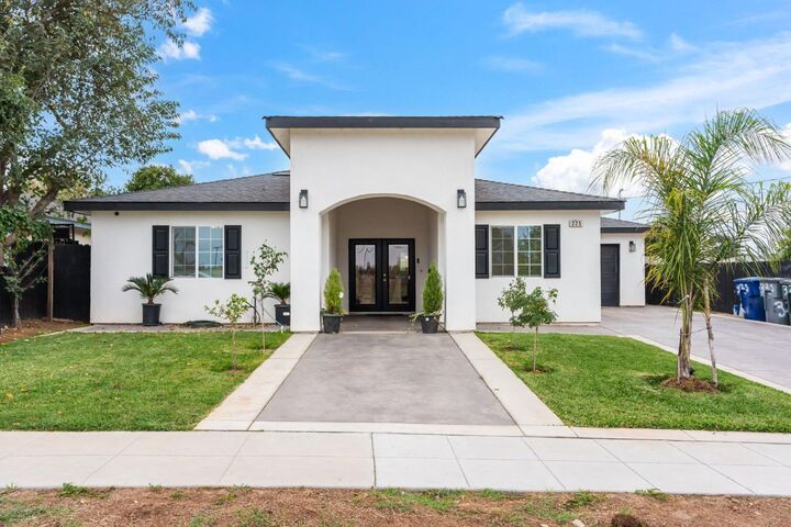 325 W Lorena Avenue  Fresno CA 93706 photo