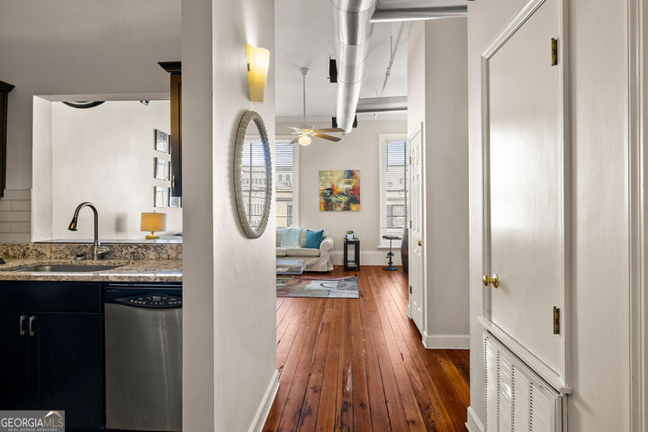 105 Whitaker Street Apt 302  Savannah GA 31401 photo