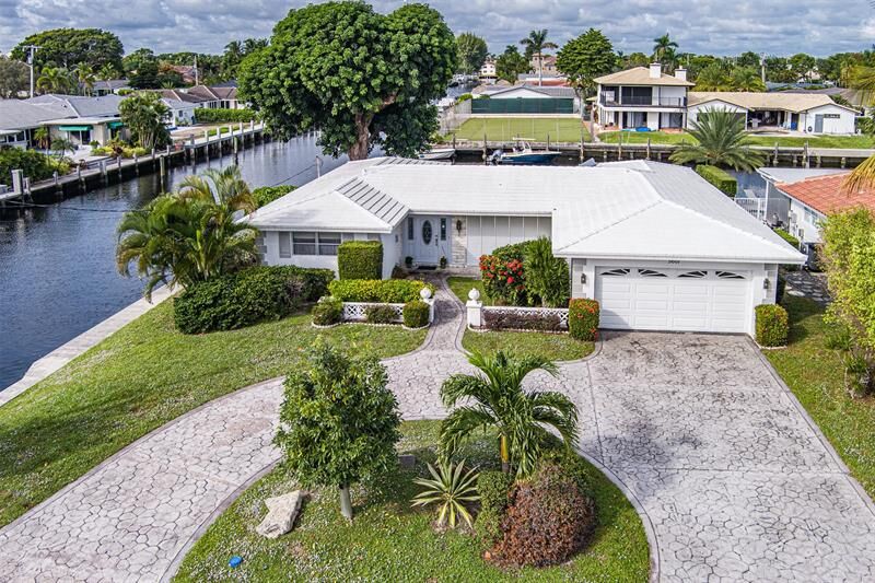 Property Photo:  5601 Bayview Dr  FL 33308 