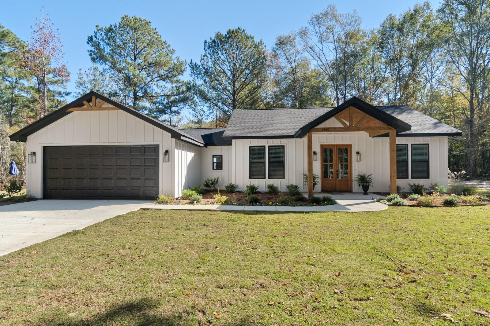 Property Photo:  2448 US-11  MS 39459 