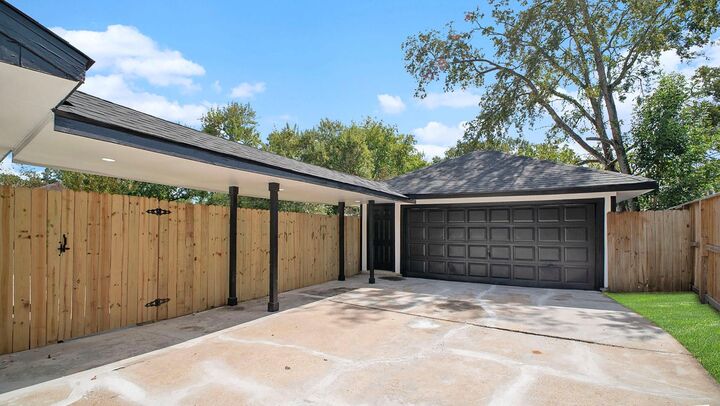 Property Photo: 12915 Bexhill Drive TX 77065