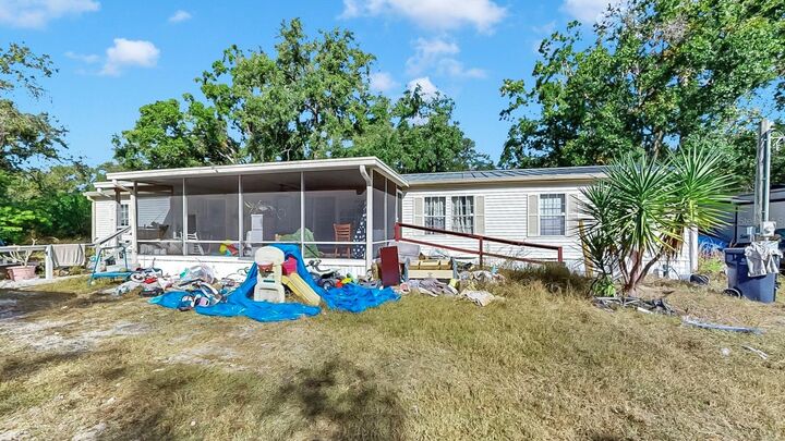 Property Photo:  601 8th Court SE  FL 33570 
