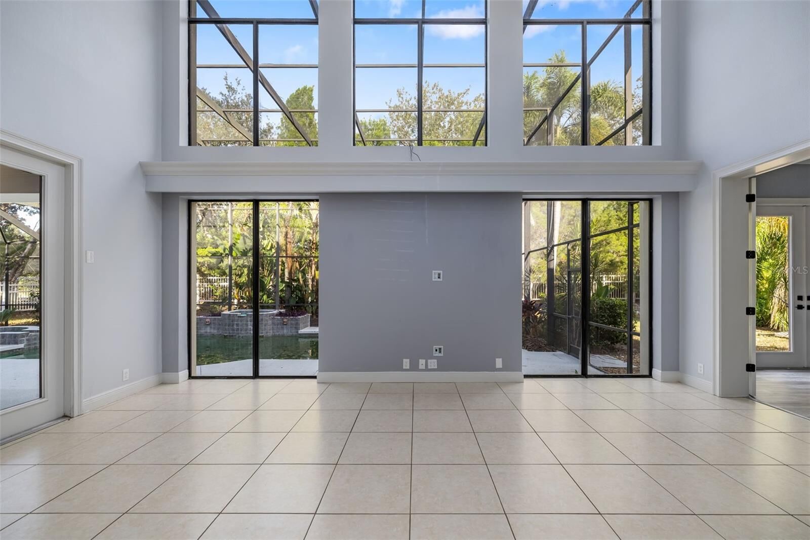 Property Photo: 7803 Mathern Court FL 34202