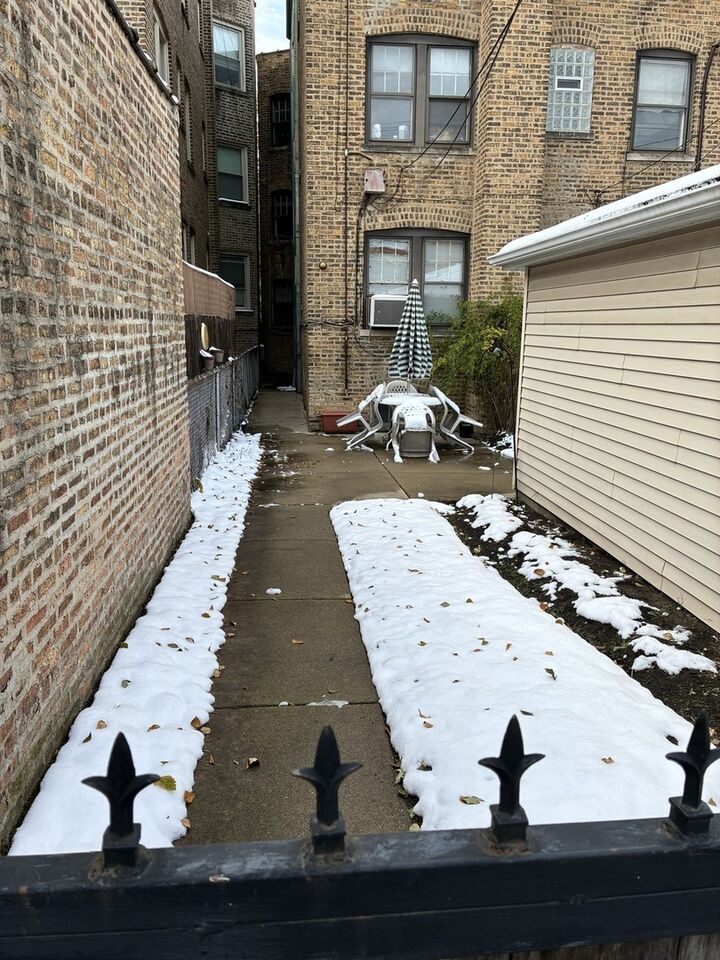 Property Photo:  5443 N Campbell Avenue 1F  IL 60625 