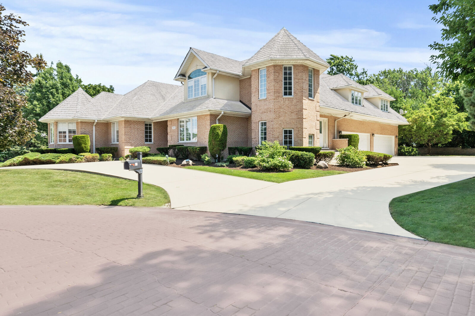 Property Photo:  911 Red Fox Lane  IL 60523 