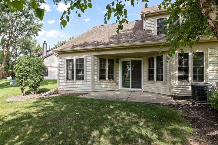 Property Photo: 728 Brandon Place IL 60090