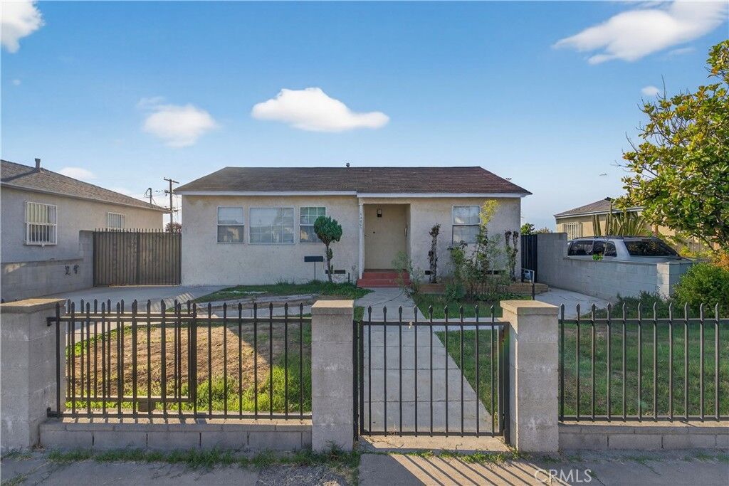 Property Photo:  14001 S Menlo Ave  CA 90247 