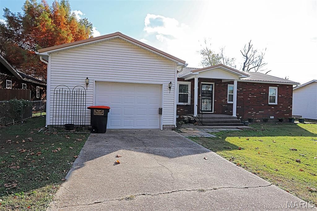 Property Photo:  712 Duckett Street  MO 63730 