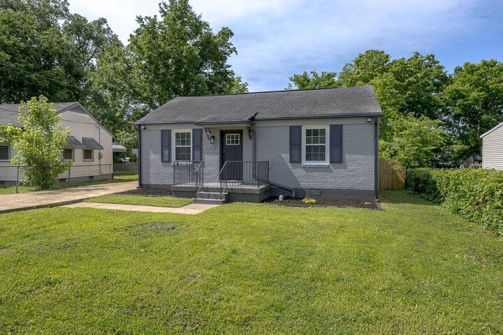 2705 Deerfield Dr  Nashville TN 37208 photo
