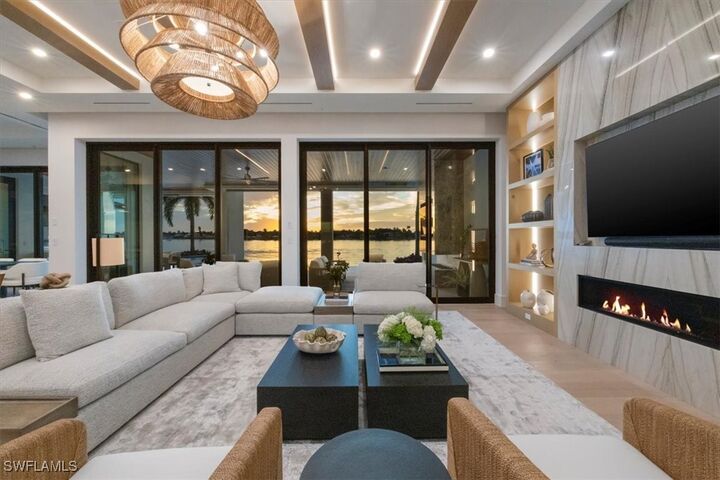 Property Photo: 1640 Dolphin Court FL 34102