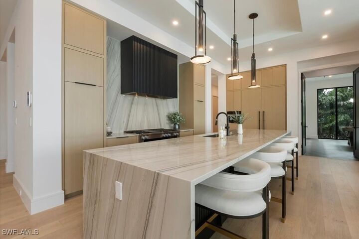 Property Photo:  1640 Dolphin Court  FL 34102 