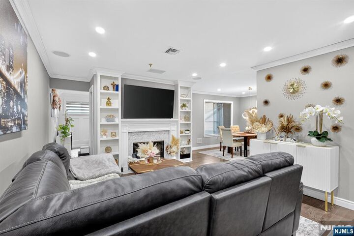 Property Photo:  20 McChesney Court 1720  NJ 07052 