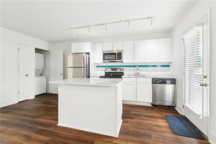 Property Photo:  2833 St Charles Avenue 19  LA 70115 