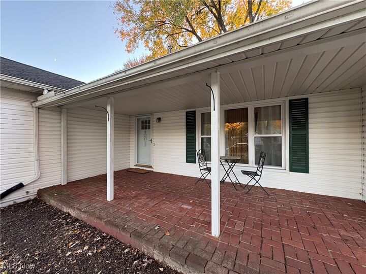 Property Photo:  522 Eric Drive  OH 44278 