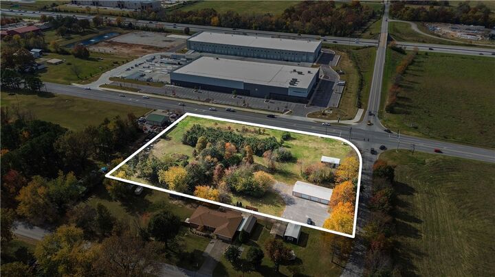 Property Photo:  626 Oakwood Street  AR 72745 