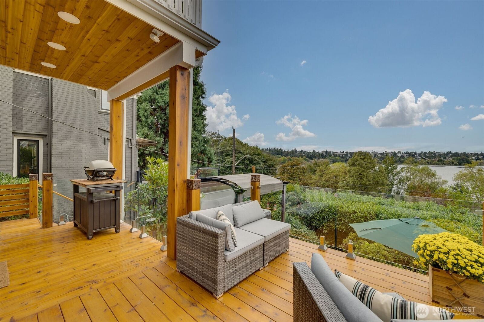 Property Photo:  5822 E Green Lake Way N  WA 98103 