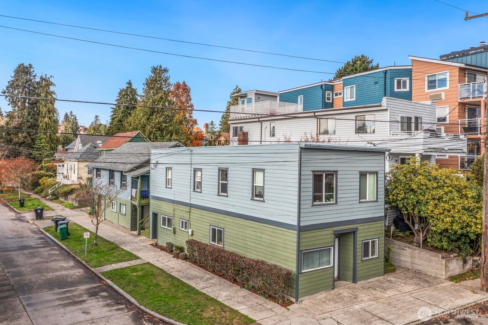 Property Photo:  7103  Linden Avenue N 1-5  WA 98103 