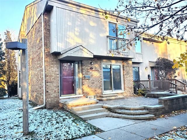 673 Oakbrook W  Rochester Hills MI 48307 photo