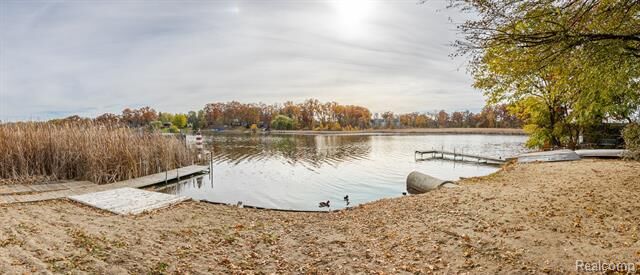 Property Photo:  4851 Shoreline Boulevard  MI 48329 