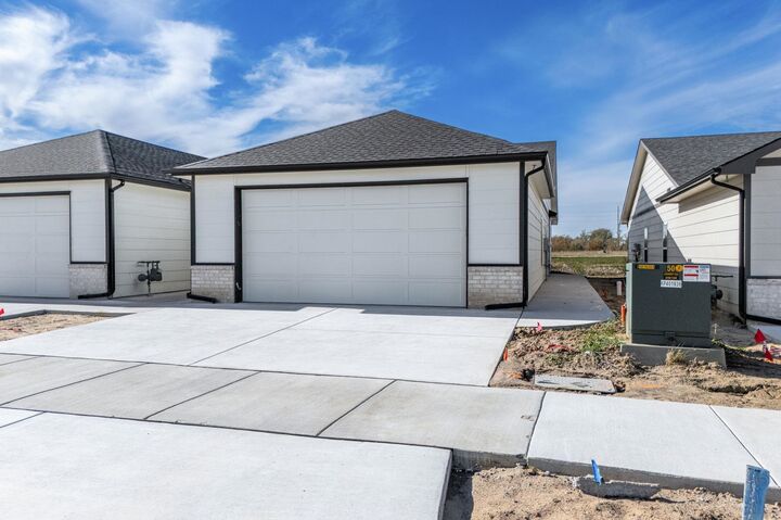 Property Photo:  848 S Jay St  KS 67147-8977 