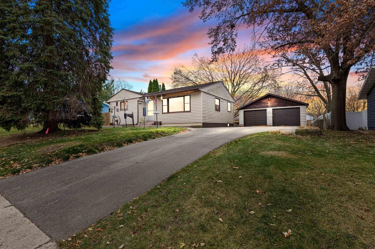 Property Photo:  30 Garnet Lane  WI 53714 