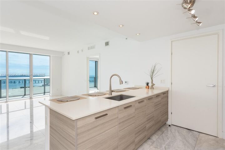 Property Photo:  1300 Brickell Bay Dr 3203  FL 33131 