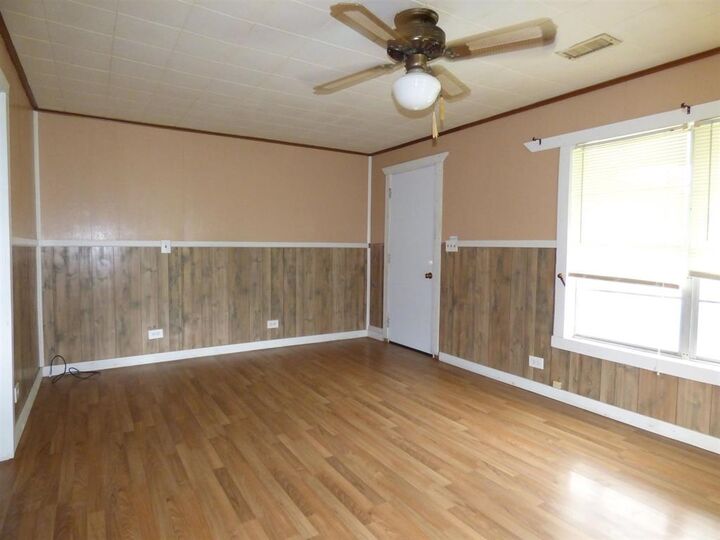 Property Photo: 209 Kentucky TX 77630