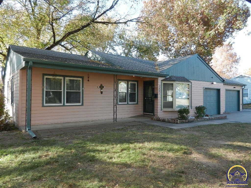 Property Photo:  2401 SW James St  KS 66614 