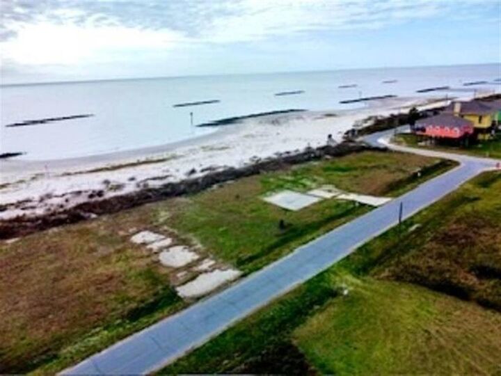 Property Photo:  117 Sarasota Avenue  LA 70631 