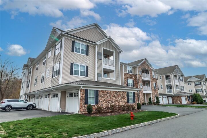 433 Brookside Court 433  Newtown CT 06470 photo