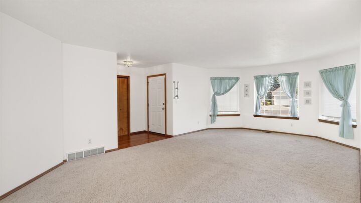 Property Photo: 2418 S Early Dawn Ln WA 99037