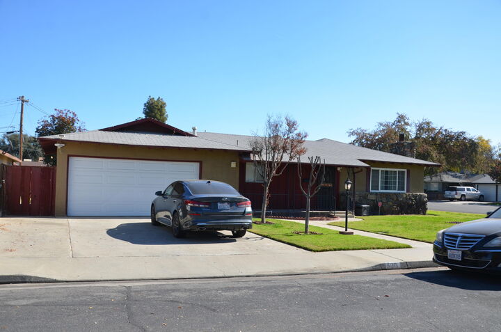 320 Byron Court  Lemoore CA 93245 photo