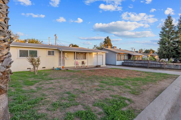 Property Photo: 1728 S Church Street CA 93277