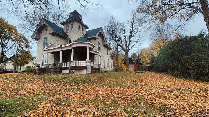 Property Photo:  104 Patrick Street E  ON N0G 2W0 