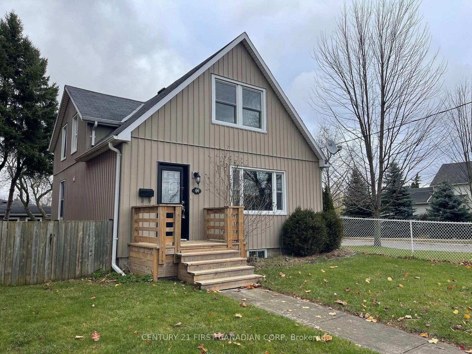 Property Photo:  64 Edward Street  ON N5P 1Y6 