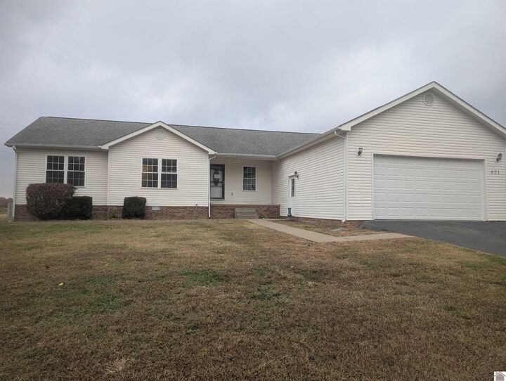 Property Photo: 821 Ferren Rd KY 42058