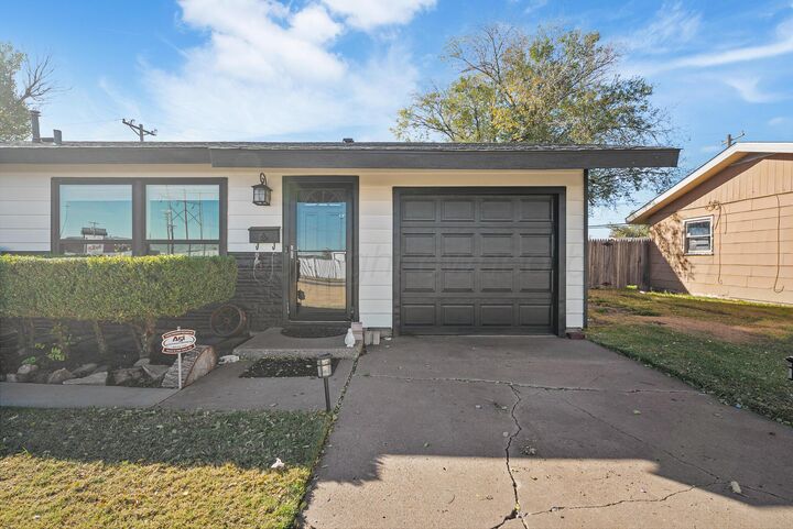 Property Photo: 2220 SE 19th Avenue TX 79103-4102