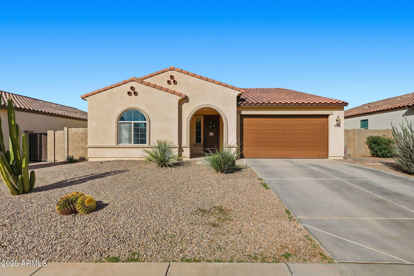 Property Photo: 1592 E Luna Blanca Way AZ 85140