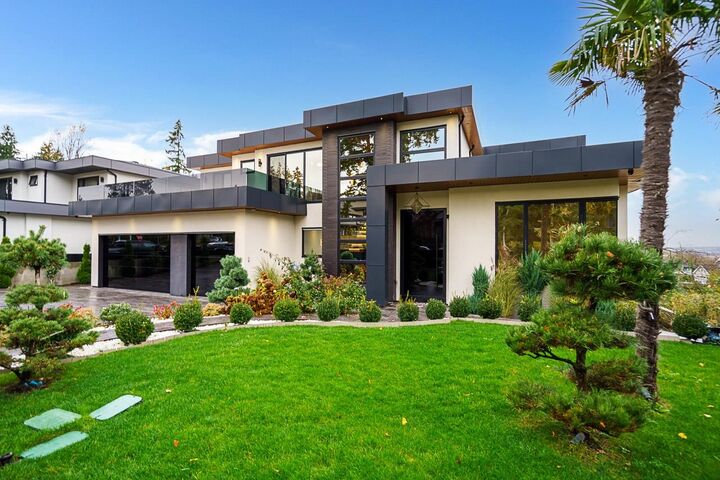 Property Photo:  16427 28 Avenue  BC V3Z 0A9 