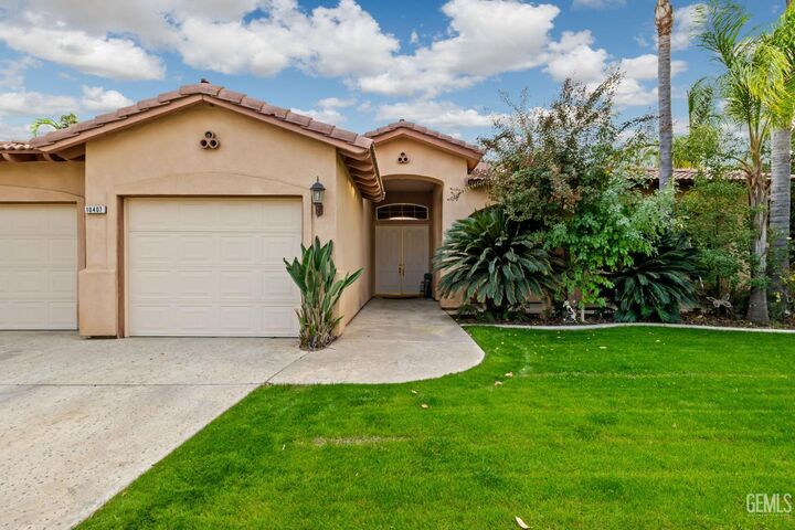 Property Photo:  10407 Gainsborough Court  CA 93312 