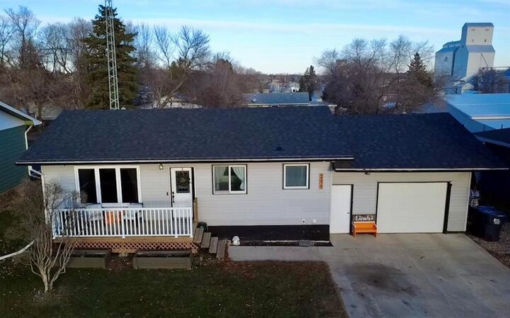 211 Townsend Drive  Melita MB R0M 1L0 photo