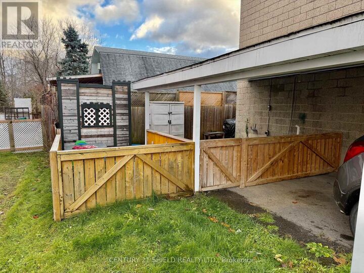 Photo de la propriété:  210-212 Third Street East  ON K6H 2E2 