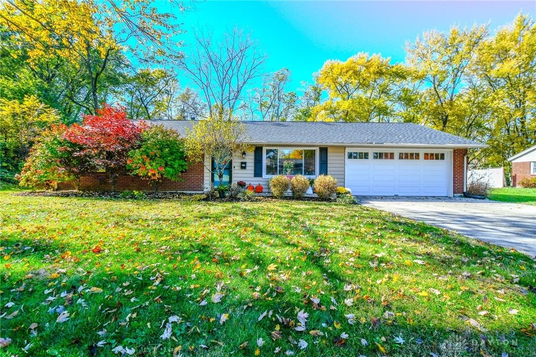 Property Photo:  2750 Vineland Trail  OH 45430 