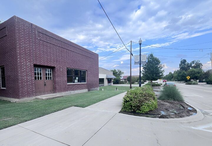 Property Photo:  527 E Main Street  TX 75057 