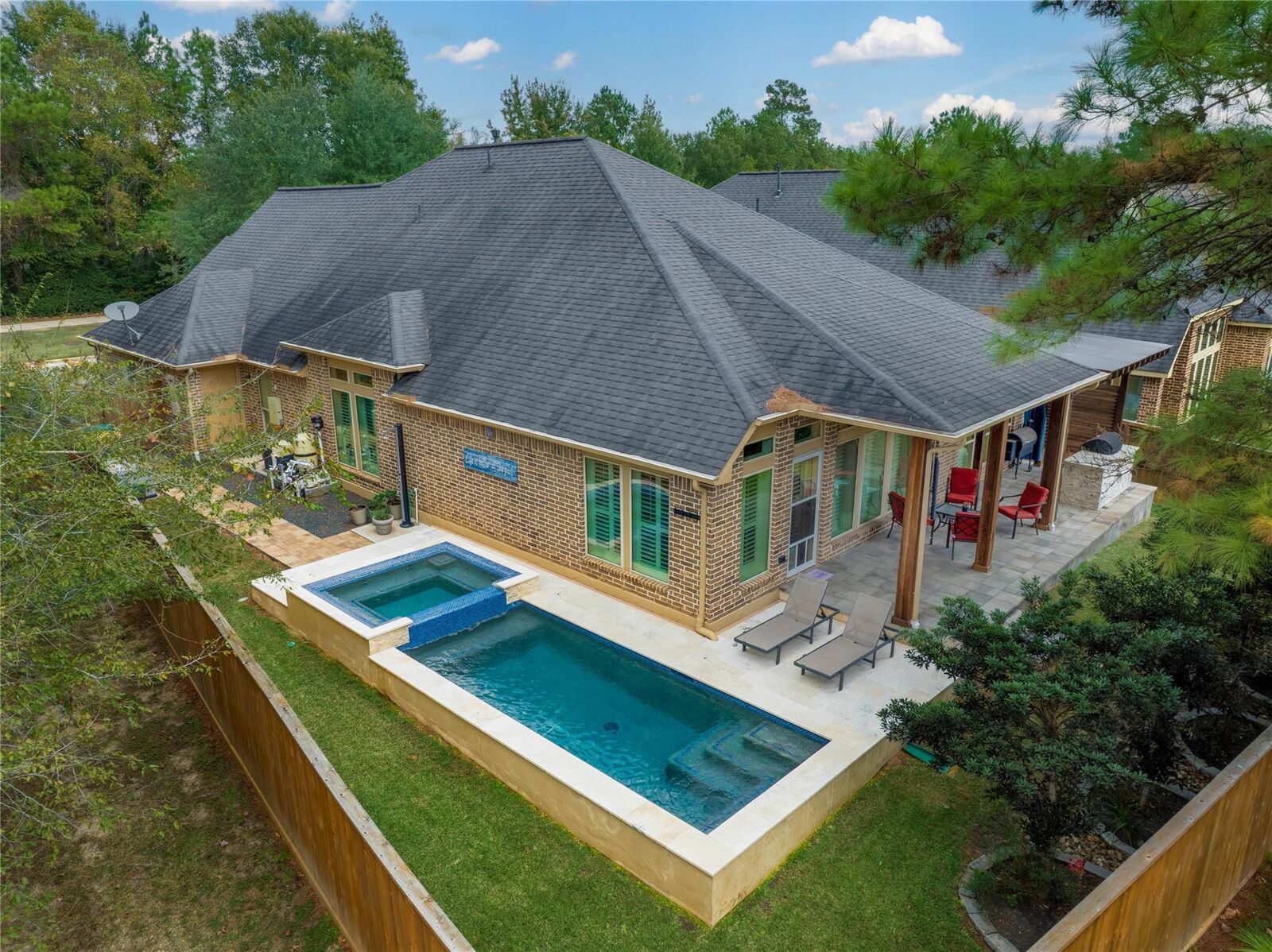 Property Photo: 175 Forest Heights Lane TX 77316