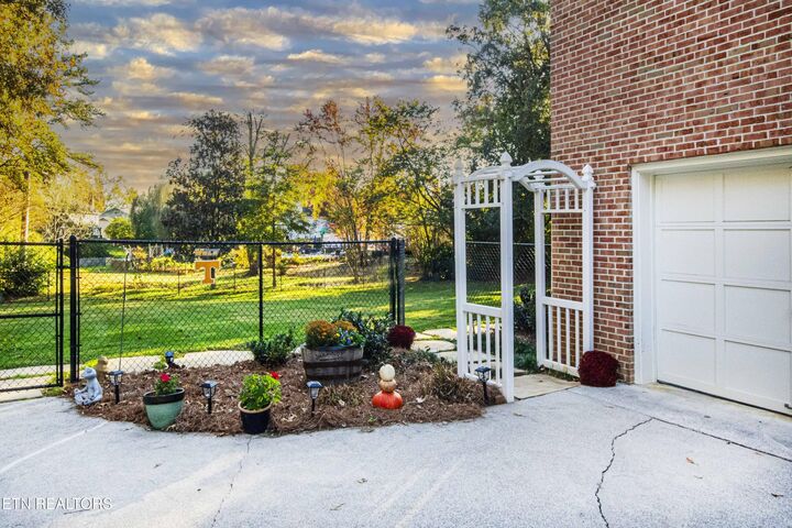 Property Photo:  624 Glen Willow Drive  TN 37934 