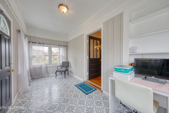 Property Photo:  5109 Oakview Rd  TN 37918 