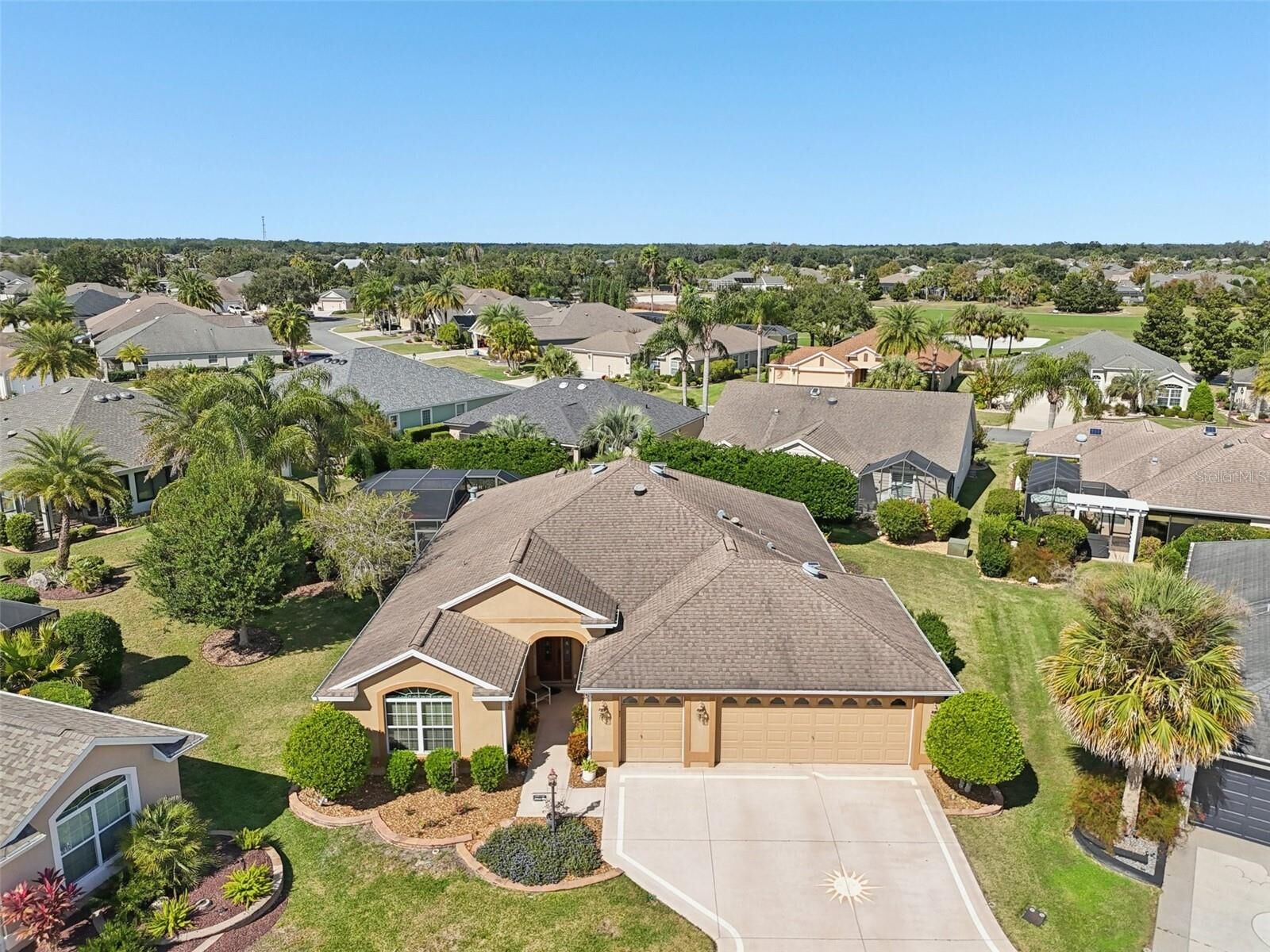 Property Photo: 2004 Royal Elm Road FL 32162