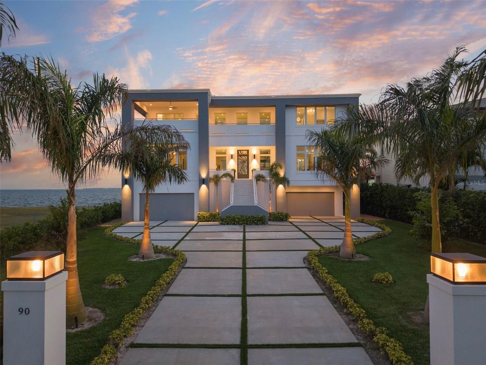 Property Photo:  90 Martinique Avenue  FL 33606 